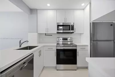 1020 Meridian Ave #811, Miami Beach, FL 33139 - Photo 10
