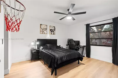 1641 NW 96 Terrace, Pembroke Pines, FL 33024 - Photo 18