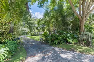 9240 SW 69th Ct, Pinecrest, FL 33156 - Photo 2