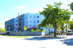 13685 NE 10th Ave, North Miami, FL 33161 - Photo 4