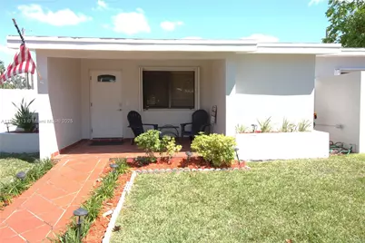 11031 SW 43rd St, Miami, FL 33165 - Photo 4