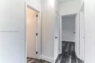 1071 NW 34th St, Miami, FL 33127 - Photo 8