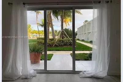881 Ocean Dr #TH11, Key Biscayne, FL 33149 - Photo 10