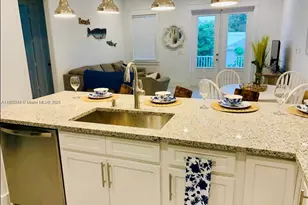 667 SW Cleveland Ave, Stuart, FL 34994 - Photo 8