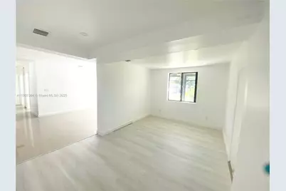 631 NE 171st St, North Miami Beach, FL 33162 - Photo 10