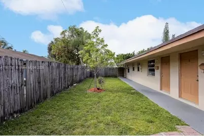 231 SW 8th Ct, Pompano Beach, FL 33060 - Photo 2