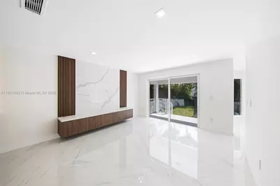 242 Palm Ave, Miami Beach, FL 33139 - Photo 38