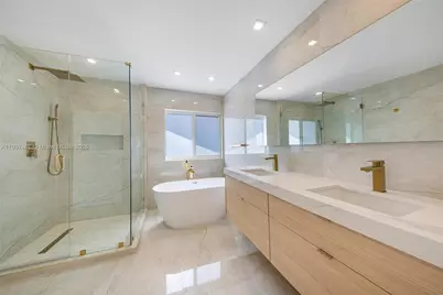 242 Palm Ave, Miami Beach, FL 33139 - Photo 10