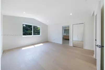 242 Palm Ave, Miami Beach, FL 33139 - Photo 14