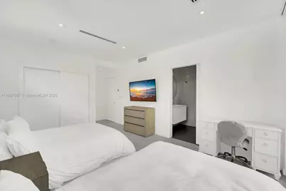 7830 Atlantic Way, Miami Beach, FL 33141 - Photo 14