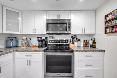 2600 Collins Ave #206, Miami Beach, FL 33140 - Photo 4