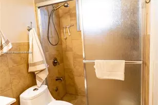 8844 NW 113th St, Hialeah Gardens, FL 33018 - Photo 12