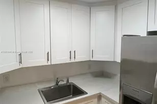 5050 NW 7th St, Miami, FL 33126 - Photo 30