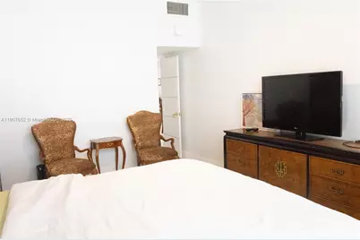 5005 Collins Ave #1523, Miami Beach, FL 33140 - Photo 6