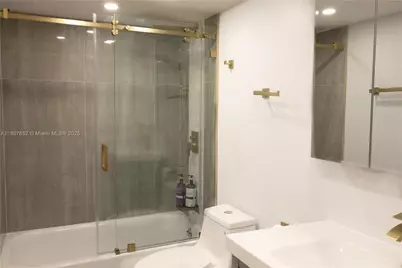 5005 Collins Ave #1523, Miami Beach, FL 33140 - Photo 2