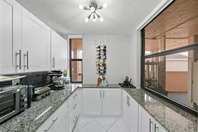 6800 Cypress Rd #513, Plantation, FL 33317 - Photo 6