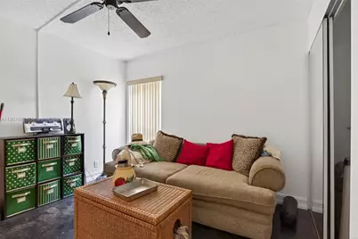 2206 S Cypress Bend Dr #301, Pompano Beach, FL 33069 - Photo 16