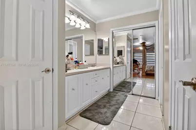 15010 Dunbarton Pl, Miami Lakes, FL 33016 - Photo 22