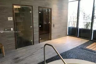 55 SW 9th St, Miami, FL 33130 - Photo 18