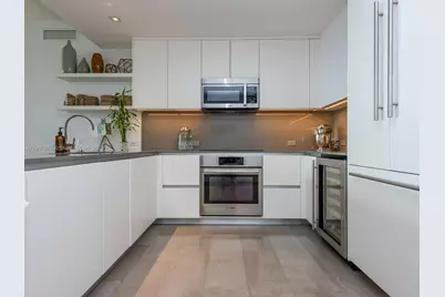 68 SE 6th St #2304, Miami, FL 33131 - Photo 4