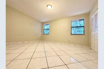 10554 NW 3rd St, Pembroke Pines, FL 33026 - Photo 40