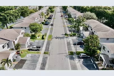 10554 NW 3rd St, Pembroke Pines, FL 33026 - Photo 50