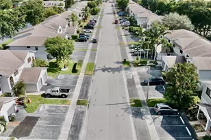 10554 NW 3rd St, Pembroke Pines, FL 33026 - Photo 50