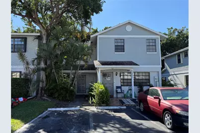 10554 NW 3rd St, Pembroke Pines, FL 33026 - Photo 2