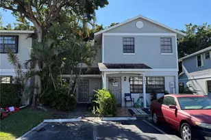 10554 NW 3rd St, Pembroke Pines, FL 33026 - Photo 2