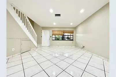 10554 NW 3rd St, Pembroke Pines, FL 33026 - Photo 8