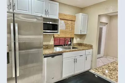 10554 NW 3rd St, Pembroke Pines, FL 33026 - Photo 18