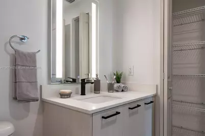 221 SW 12th St #1718, Miami, FL 33130 - Photo 14