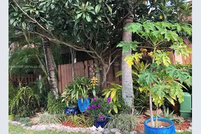 4222 SW 87th Ter, Davie, FL 33328 - Photo 4