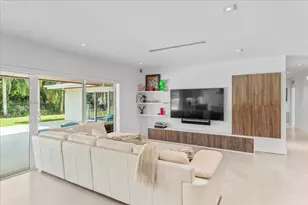 10105 SW 71st Ave, Pinecrest, FL 33156 - Photo 12