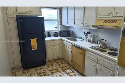 245 18th St #502, Miami Beach, FL 33139 - Photo 14