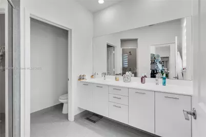 4608 NW 83rd Pkwy, Doral, FL 33166 - Photo 16