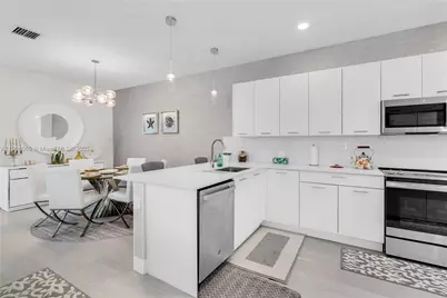 4608 NW 83rd Pkwy, Doral, FL 33166 - Photo 10