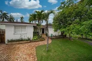 7222 Trouville Esplanade, Miami Beach, FL 33141 - Photo 2