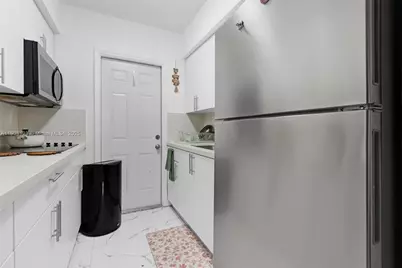 1131 SW 7th St, Miami, FL 33130 - Photo 12