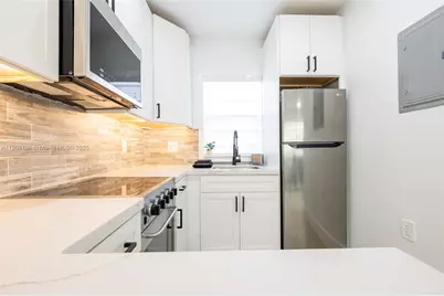 311 Liberty St #7, Hollywood, FL 33019 - Photo 8