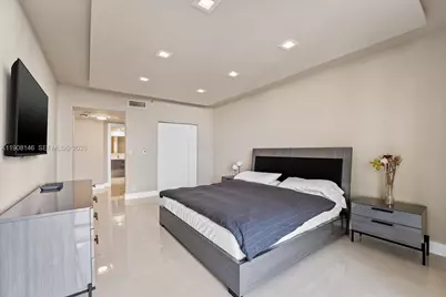 20281 E Country Club Dr #304, Aventura, FL 33180 - Photo 12
