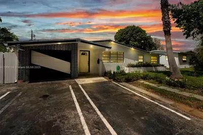 700 SW 67th Ave, Pembroke Pines, FL 33023 - Photo 1