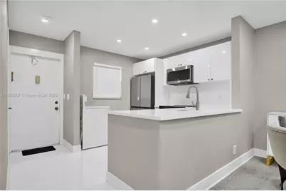 100 Ashbury Rd #103, Hollywood, FL 33024 - Photo 2