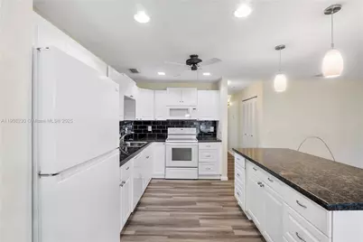 1022 NW 88th Ave #C100, Plantation, FL 33322 - Photo 4