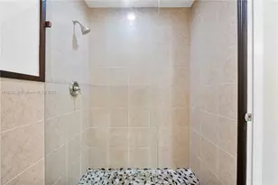 1022 NW 88th Ave, Plantation, FL 33322 - Photo 8