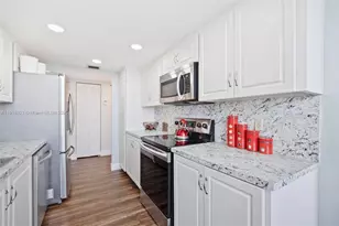 1000 Sain Charles Pl, Pembroke Pines, FL 33026 - Photo 4