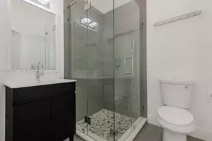 651 NE 172nd St, Miami, FL 33162 - Photo 16