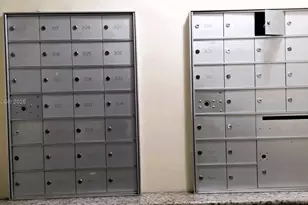 1350 NW 8th Ct, Miami, FL 33136 - Photo 32