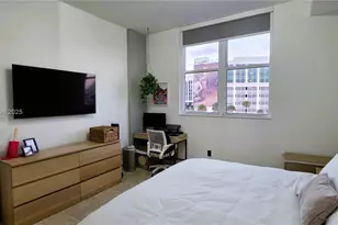 1350 NW 8th Ct, Miami, FL 33136 - Photo 16