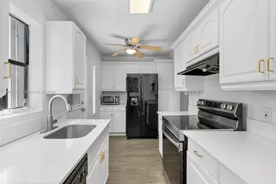 19 NE 3rd St, Dania Beach, FL 33004 - Photo 12